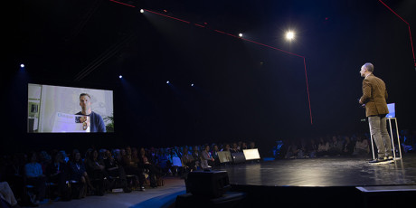 Hoofdredacteur Gijs Baaten reikt Casuïstiekprijs 2023 uit