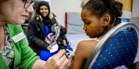De Gezondheidsraad adviseert om over te stappen op het 9-valente HPV-vaccin, dat breder beschermt dan het huidige vaccin. Foto: ANP