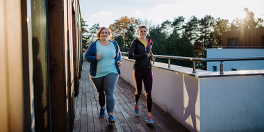 Twee joggende vrouwen