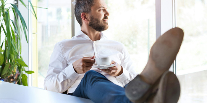 AI-interventies kunnen de mentale gezondheid van zorgmedewerkers positief beïnvloeden. Foto: Getty Images/Unsplash+