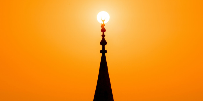 Religieuze en culturele tradities beïnvloeden hoe mensen omgaan met ziekte en sterven. Foto: Joshua Kettle - Unsplash