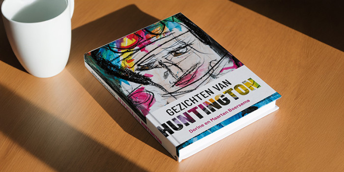 Tafel met boek over Huntington
